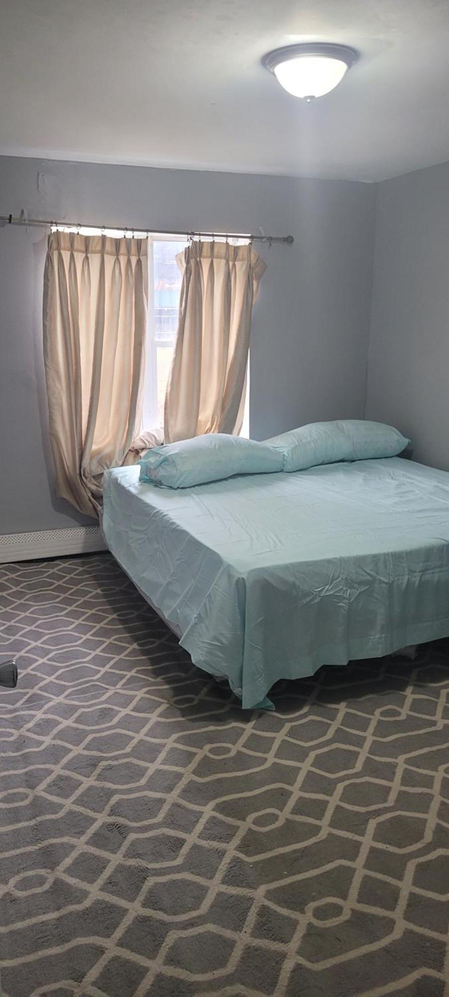 Room In A Beach House With King Size Bed In A Landlord Hosted Three Bedroom Apartment New York Bagian luar foto