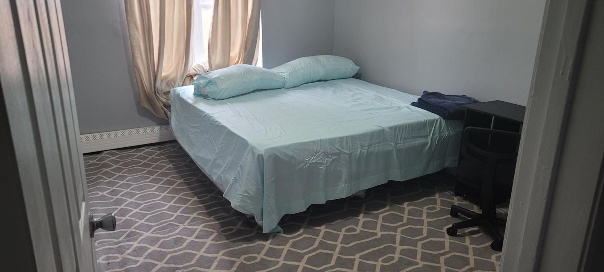 Room In A Beach House With King Size Bed In A Landlord Hosted Three Bedroom Apartment New York Bagian luar foto