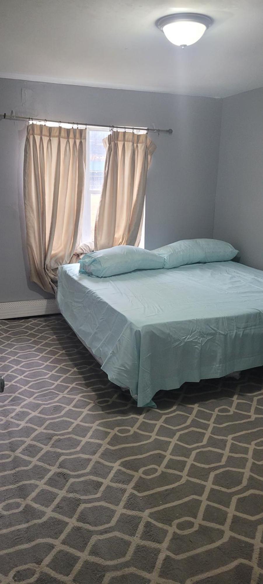 Room In A Beach House With King Size Bed In A Landlord Hosted Three Bedroom Apartment New York Bagian luar foto